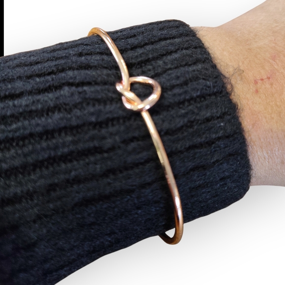 Elegant Gold Knot Bangle Bracelet - Picture 4 of 7